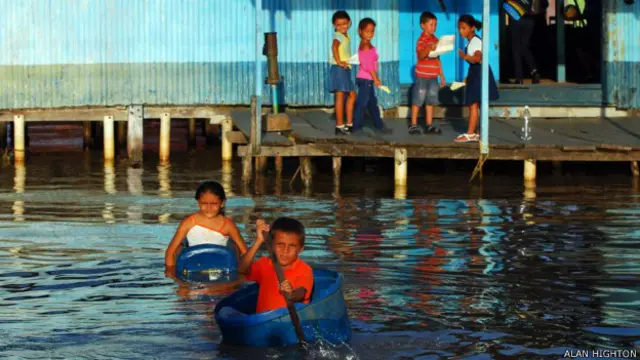 Palafitos (casas sobre el agua) en el Lago de Maracaibo