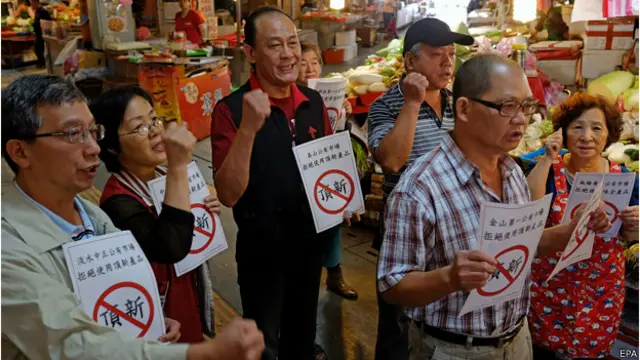 Người tiêu dùng tại Đài Bắc biểu tình phản đối sản phẩm dầu ăn kém chất lượng