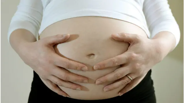 ایپل اور فیس بک اپنی خواتین ملازموں کو کریئر جاری رکھنے اور بچے بعد میں پیدا کرنے کی سہولت دے رہی ہیں