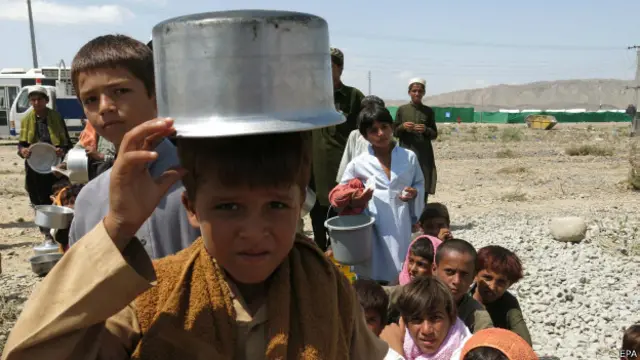 متاثرین کا کہنا ہے کہ خمیموں میں بچے بیمار ہیں، پانی نہیں ہے بچوں کی تعلیم کا کوئی پرسان حال نہیں ہے