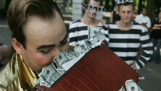 ایک امریکی کی فی کس سالانہ آمدنی اوسطاً 53 ہزار ڈالر ہے