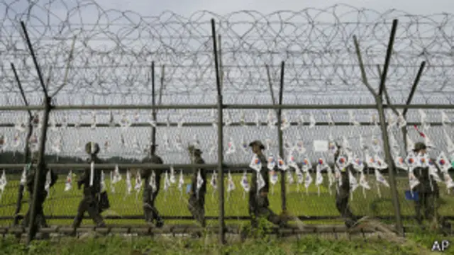 ပန်မွန်ဂျုံ ရွာအနီး နှစ်နိုင်ငံ နယ်ခြား