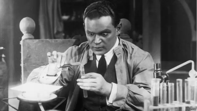 Escena en un laboratorio de un film alemán desconocido