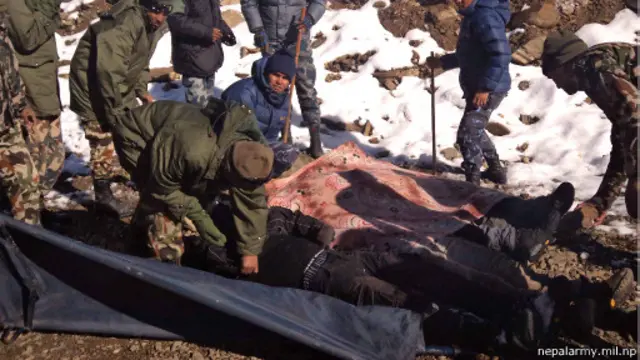 හමුදාව විසින් මේ වනවිටත් බොහෝ පිරිසක් බේරාගෙන තිබේ