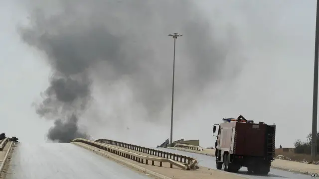 تعهد حفتر باستعادة بنغازي من سيطرة المسلحين الإسلاميين.