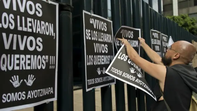 Desde que los estudiantes desaparecieron se han presentado manifestaciones exigiendo su retorno. Foto Getty Images.
