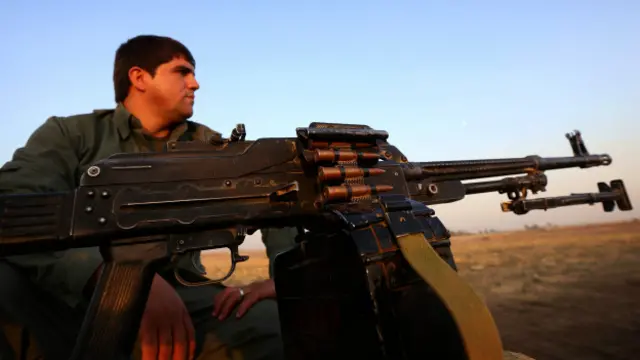 Combatente curdo (foto: AFP)