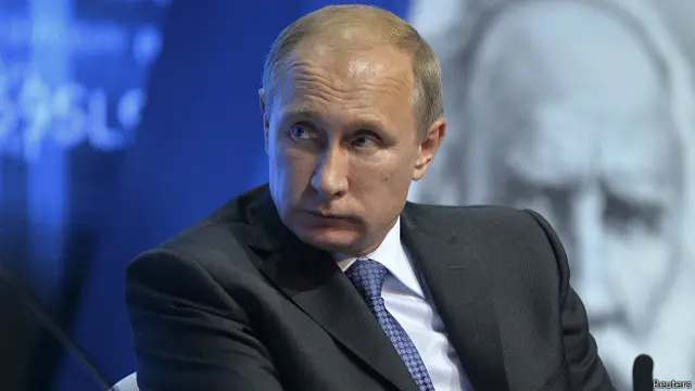 ولادیمیر پوتین می‌گوید رفتار باراک اوباما در قبال روسیه خصومت‌آمیز است