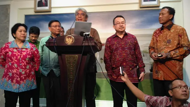 Panitia seleksi pimpinan KPK menggelar jumpa pers usai menyerahkan dua nama calon pimpinan KPK kepada Presiden.