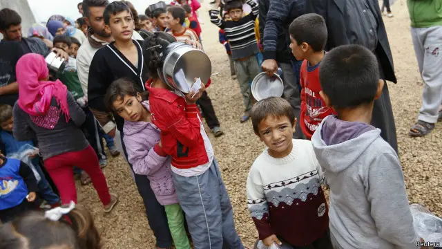 اضطر كثير من سكان كوباني إلى ترك المدينة بعد اشتداد القتال.