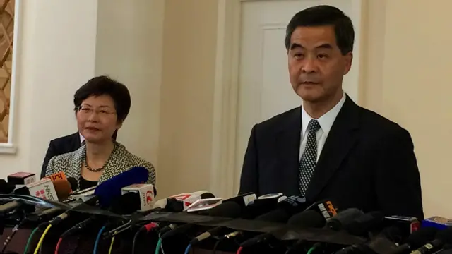 梁振英说:"不会因为有对话而不清场。" (BBC中文网照片)