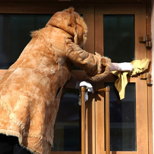 چینل 10 کا کہنا ہے کہ یہ جوابات ’آسٹریلوی عوام کی سوچ کی عکاسی نہیں‘ کرتے