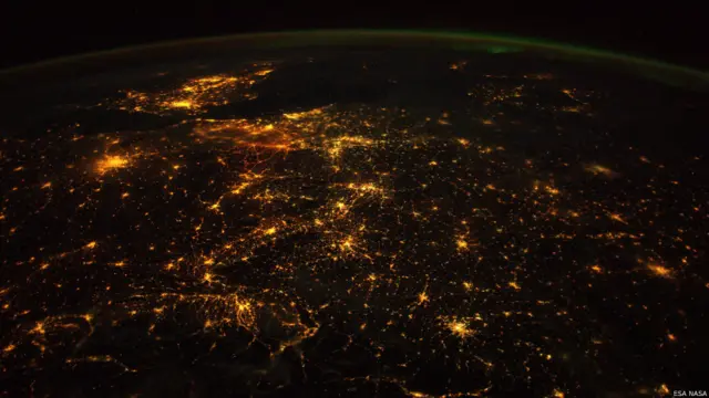 O geofísico alemão Alexander Gerst mantém uma coleção impressionante de fotos da Terra tiradas a partir do espaço (NASA/ESA)