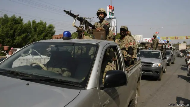 سکیورٹی کے لیے ملتان پولیس اور ایلیٹ فورس کے چار ہزار سے زائد اہلکار تعینات کیے گئے جب کہ پولنگ سٹیشنوں کی سکیورٹی کی ذمےداری رینجرز کے حوالے تھی