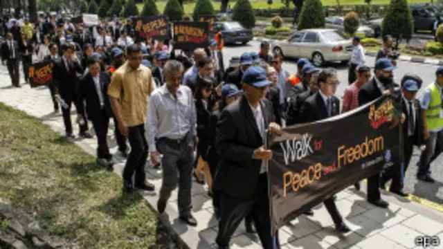 အကြည်ညို ပျက်စေမှု ဥပဒေကို မလေးရှား ရှေ့နေတွေ ဆန္ဒပြစဉ်