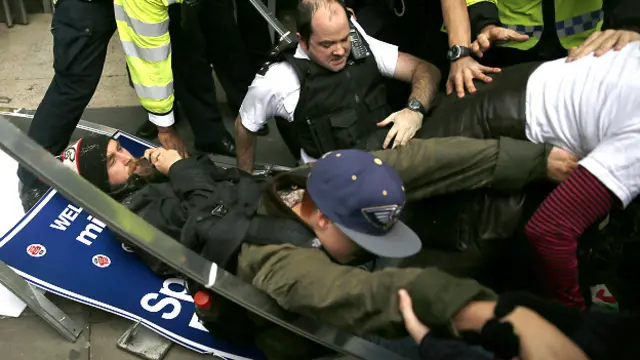 国际房地产投资展览会伦敦示威者与警察冲突2014年10月15日