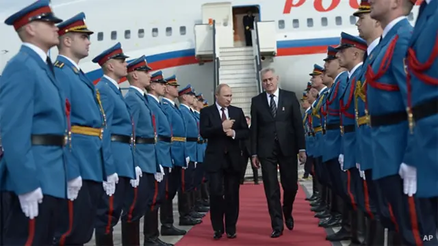 Приймаючи Володимира Путіна, сербська влада демонструвала тонкощі дипломатії,щоб не образити ні Європу, ні РФ