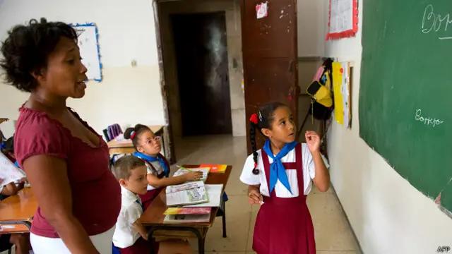 Maestra en una escuale cubana