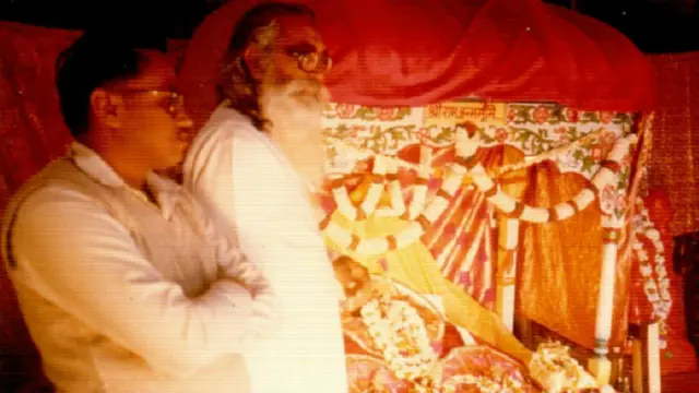 سنگ بنیاد کے وقت وی ایچ پی کے رہنما نے کہا تھا: ’یہ محض ایک مندر کا نہیں، ہندو قوم کا سنگ ہے۔‘