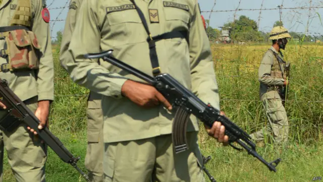 یہ بھی اطلاعات ہیں کہ شدت پسندوں نے حملے کے بعد چند اہلکاروں کو یرغمال بناکر اپنے ساتھ لے گئے ہیں