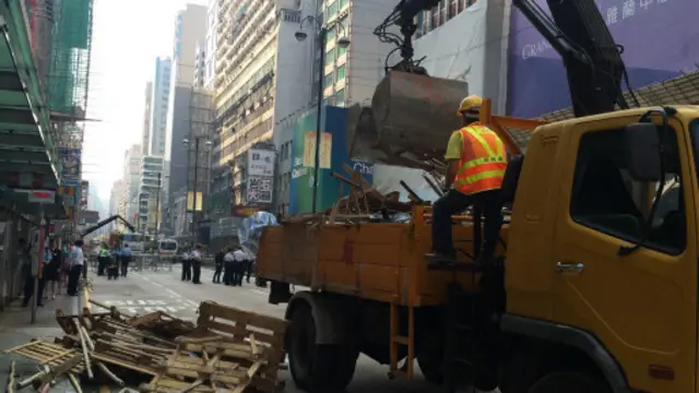 Dường như không có chống cự trong chiến dịch giải tỏa Mong Kok