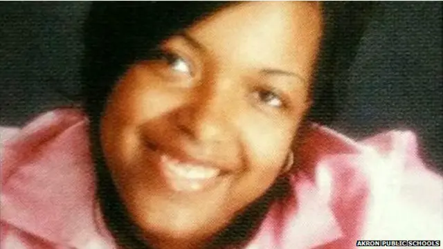 Giới chức y tế nói bà Amber Vinson lẽ ra không được phép lên máy bay