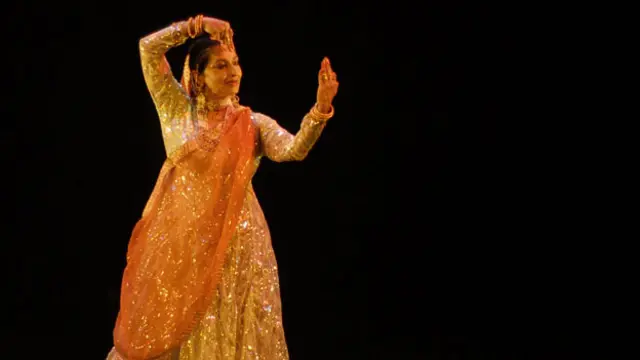 اس موقعے پر عالمی شہرت یافتہ پاکستانی رقاصہ شیما کرمانی اور ان کے گروپ نے رقص کا خوب صورت مظاہرہ کیا