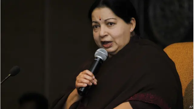 کرناٹک کی ہائی کورٹ نےگزشتہ ہفتے جے للیتا کو کروڑوں روپے کی بدعنوانی کا مجرم قرار دیتے ہوئے چار سال قید اور 100 کروڑ روپے جرمانے کا حکم سنایا تھا