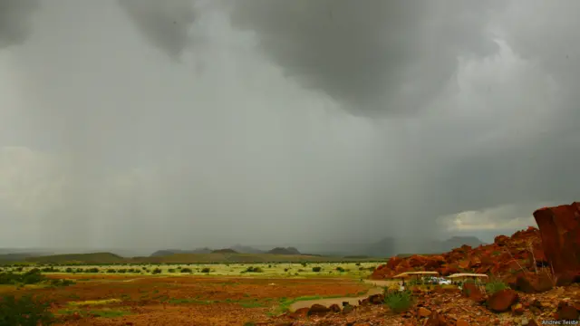 Дождливое небо в Намибии