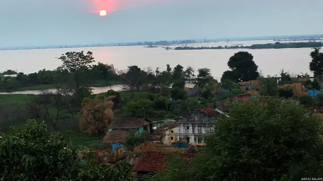 मतदान के दिन पाथरी गांव को खाली कराया गया