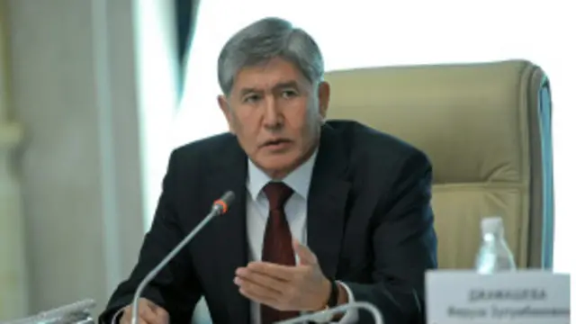 Президент Алмазбек Атамбаев: Ашкере исламдашуунун төркүнүндө кыргыздардын улуттук өзгөчөлүктөрүн унуткарып, маңкуртташтыруу максаты турганын көңүлдөн чыгарбайлы