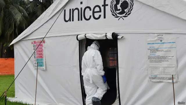 تقول منظمة الصحة العالمية إنه كان من المفروض التعامل مع الأزمة بأساليب غير تقليدية