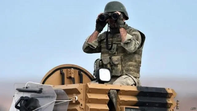 كانت القوات التركية تراقب عن كثب تطور الأحداث في عين العرب