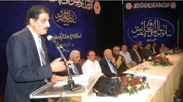 مصری مندوب ابراہیم محمد ابراہیم ’اردو جی نئی بستیاں اور تراجم کی روایت‘ کے عنوان سے ہونے والے اجلاس سے خطاب کر رہے ہیں