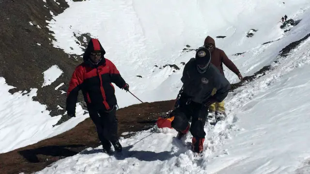 رپوټونو کې ویل شوي د سویټزرلنډ غرختونکو یوه ډله ( د غره ) هغه ځای کې ایسار ديې، چې د بحر له سطحې یې لوړوالی پنځه نیم زره متره پورته دی