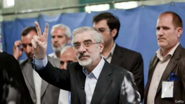 رهبران مخالفان در پی تظاهرات ٢٥ بهمن در خانههای خود حبس شدند