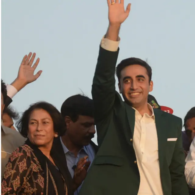 پاکستان کے اکثر ٹیلی ویژن چینلز پر پیپلز پارٹی کا جلسہ براہ راست دکھایا گیا۔