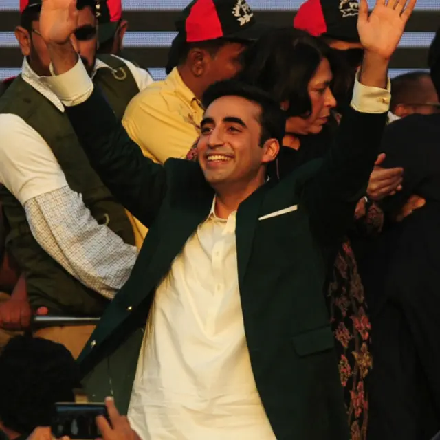 مقامی میڈیا کے مطابق جلسے گاہ کے ارد گرد پورے علاقے کو کنٹینرز لگا کر سیل کر دیا گیا ہے اور سکیورٹی کے فُول پروف انتظامات کیے گئے ہیں۔