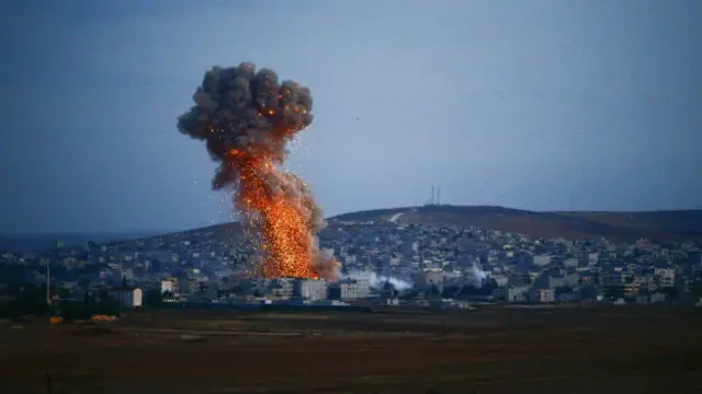 شهر کوبانی یک هفته پیش در آستانه سقوط قرار داشت اما مقاومت نیروهای کرد، شبه‌نظامیان داعش را مجبور به عقب‌نشینی کرد