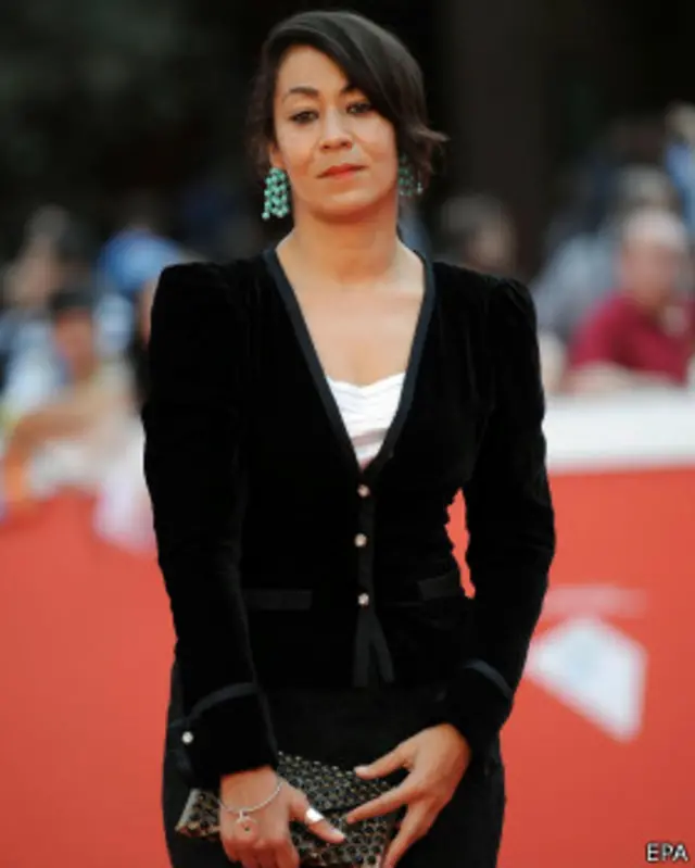 تالا حديد مخرجة بريطانية المولد، عراقية الأب ومغربية الأم. 