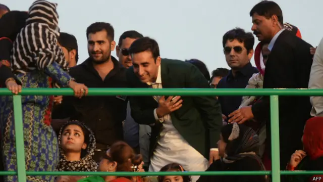 پاکستان کے اکثر ٹیلی ویژن چینلز پر پیپلز پارٹی کا جلسہ براہ راست دکھایا گیا