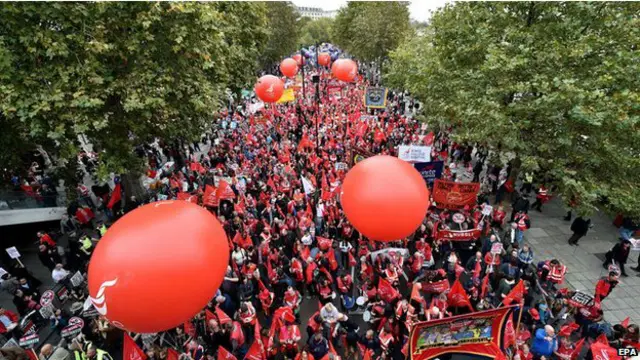 组织者表示有大约八万到九万人参加了在伦敦的抗议。