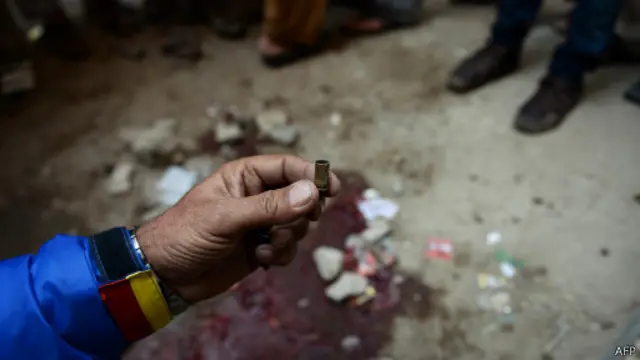 (පැරණි ඡායා රූපයක්)