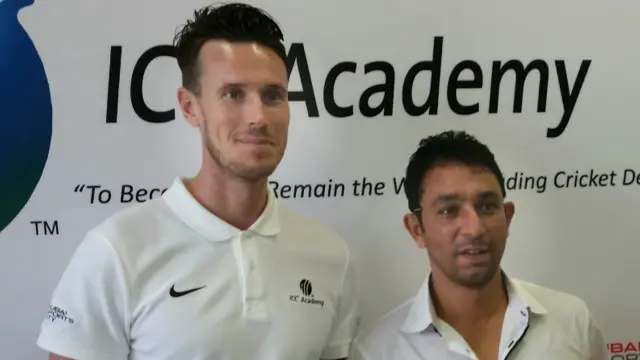 اظہر محمود آجکل متحدہ عرب امارات کے نوجوان کھلاڑیوں کو ٹی ٹوئنٹی کرکٹ کی تربیت دے رہے ہیں