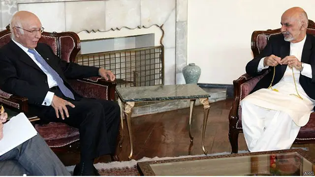 ماہرین کے نزدیک پاکستان کے لیے حامد کرزئی کے مقابلے میں اشرف غنی کے ساتھ بات کرنا نسبتاً آسان ہوگا