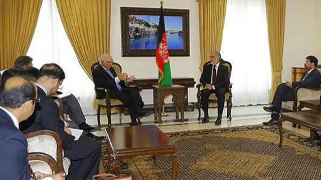 رئیس اجرایی افغانستان نیز در دیدارش با سرتاج عزیز بر نقش پاکستان در استقرار صلح عادلانه و پایدار در افغانستان تاکید کرد 