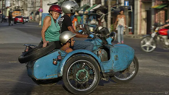مثلت العربات ذات الطرز القديمة في شوارع هافانا مظهرا من مظاهر الحظر الأمريكي