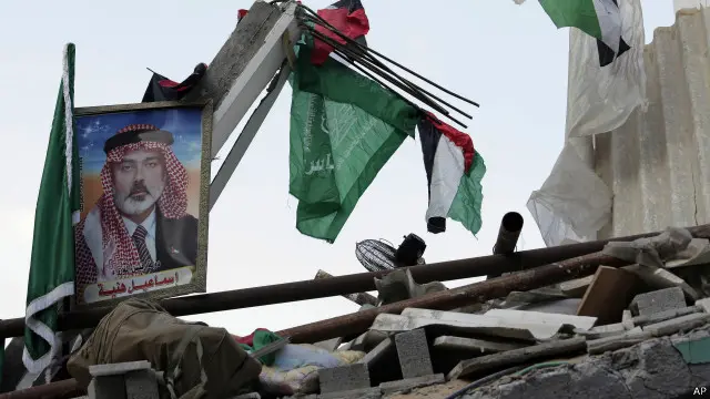 منزل هنية في شمال غزة دٌمر خلال الهجمات الجوية الإسرائيلية الأخيرة على القطاع.
