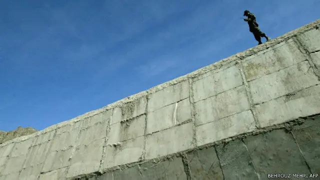 پاکستان نے ایران کی سرحدی فوج پر اپنے علاقے میں مداخلت کا الزام عاید کیا ہے۔