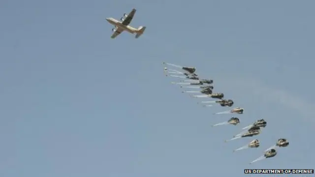 美国中央司令部的声明说，空投的物资是用来帮助继续对抗伊斯兰国企图重新占据科巴尼